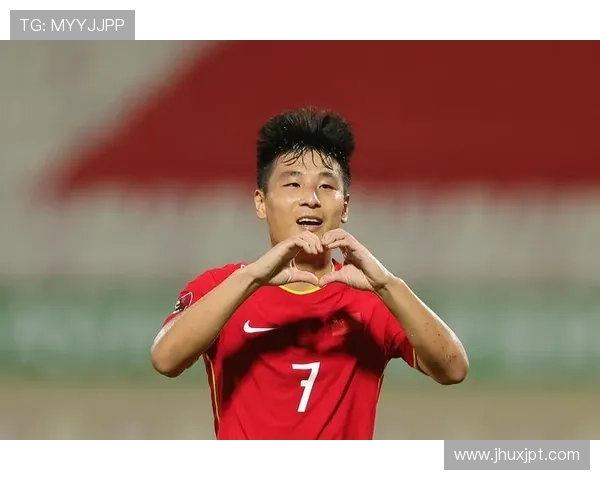 足球明星武磊的粉丝热情高涨共同见证他的辉煌时刻与成长历程